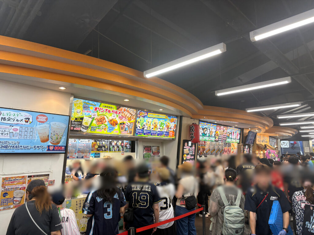 神宮球場コンコース