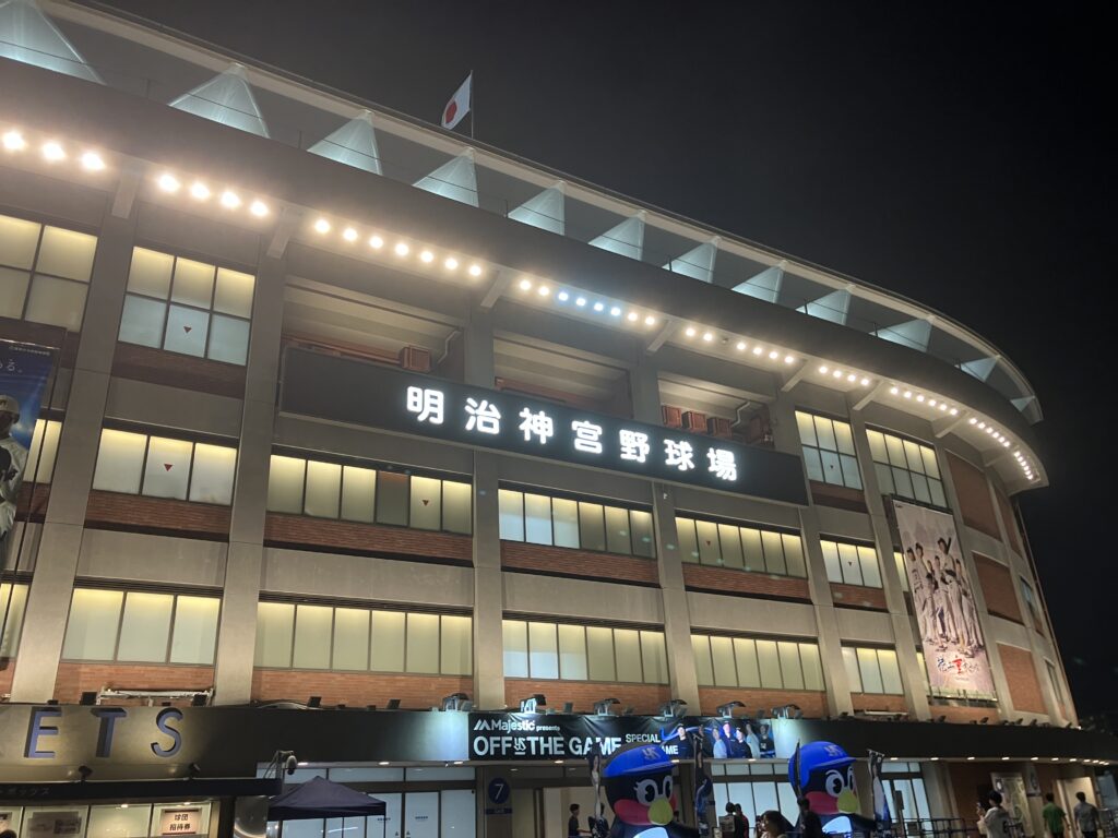 夜の神宮球場