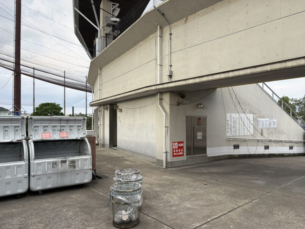 横須賀スタジアムのコンコース
