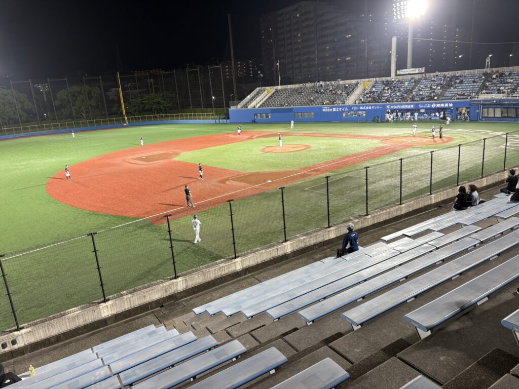 横須賀スタジアムの外野寄り