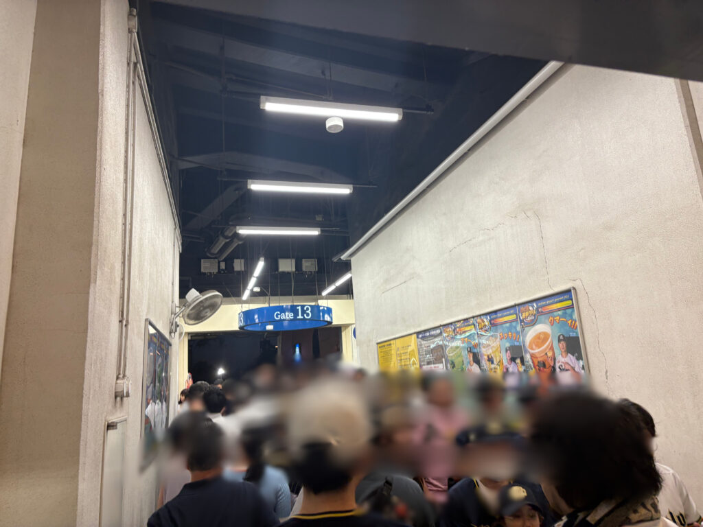 神宮球場内通路