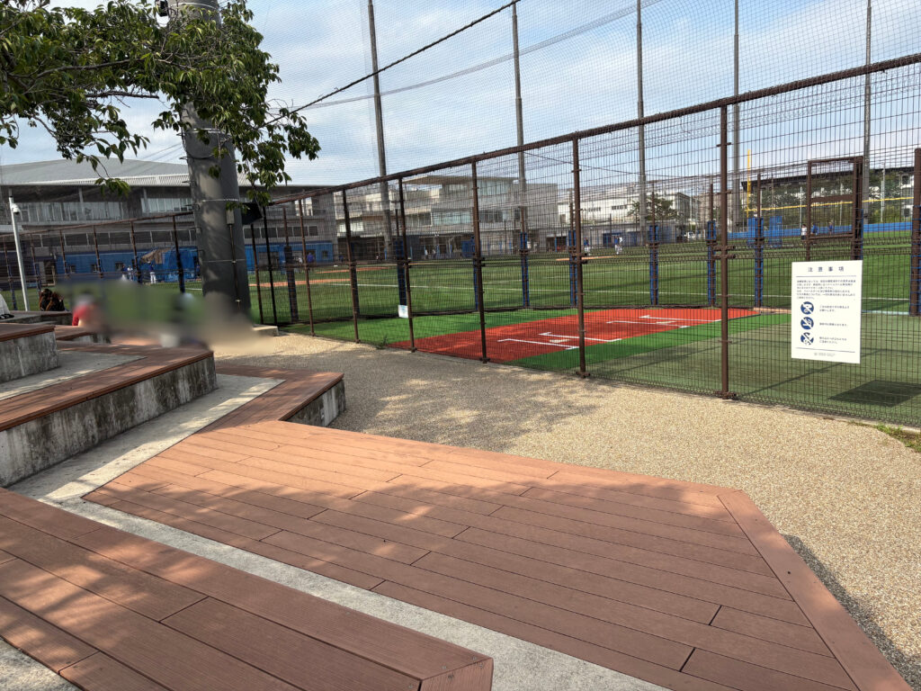 DOCK練習見学ベンチ
