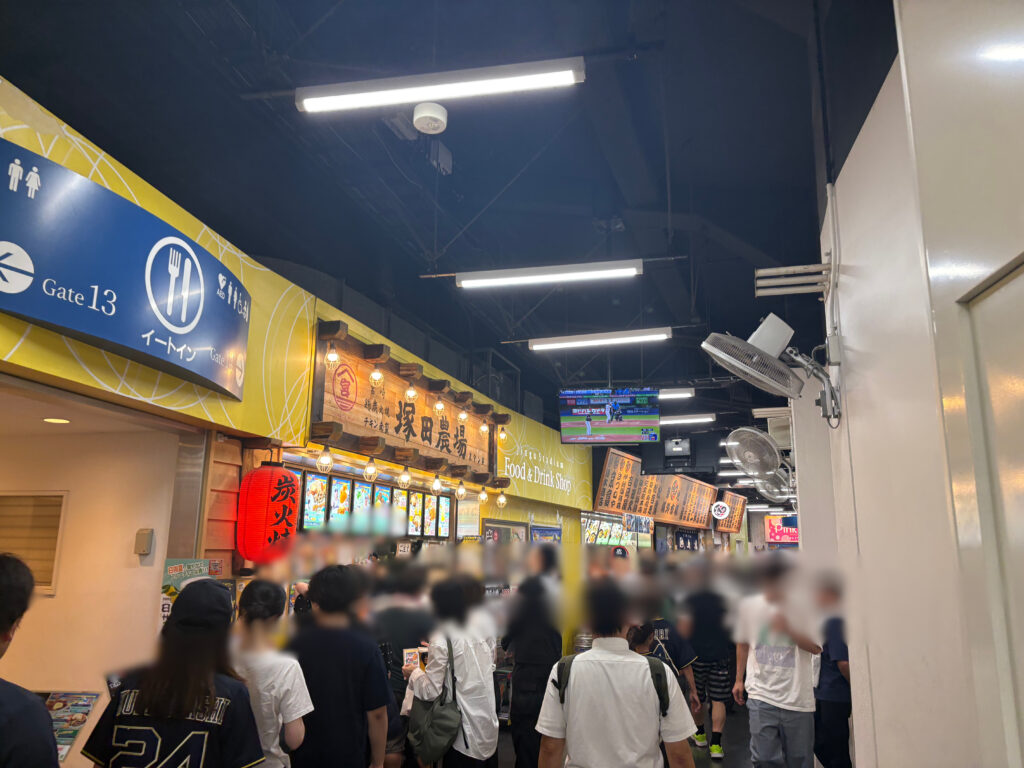 神宮球場コンコース