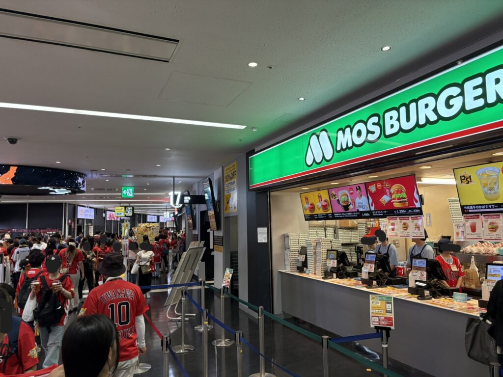 福岡ドームのコンコース