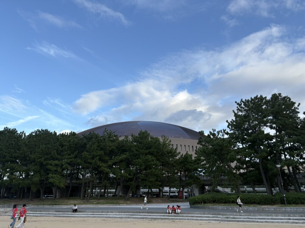 ももち海浜公園からの福岡ドーム