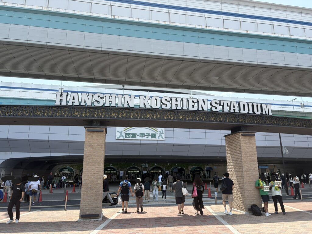 駅前広場のゲート