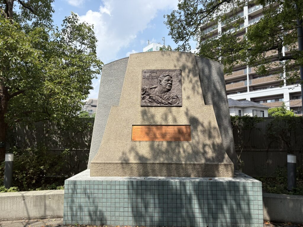 ベーブルース来場記念碑