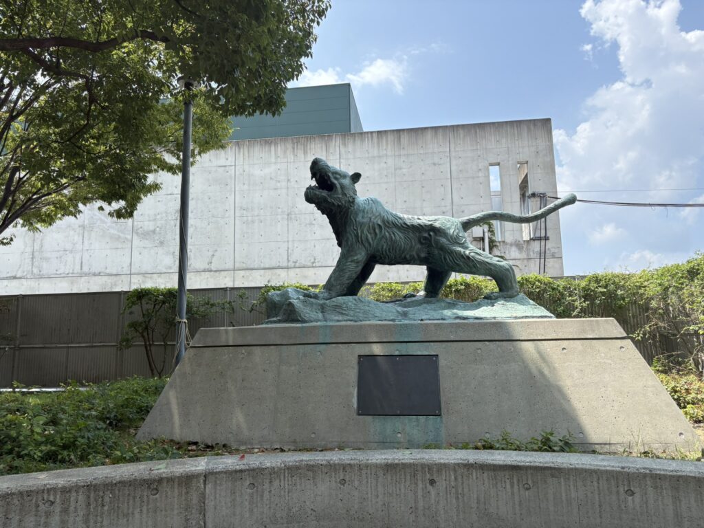 阪神タイガース球団創立50周年記念碑
