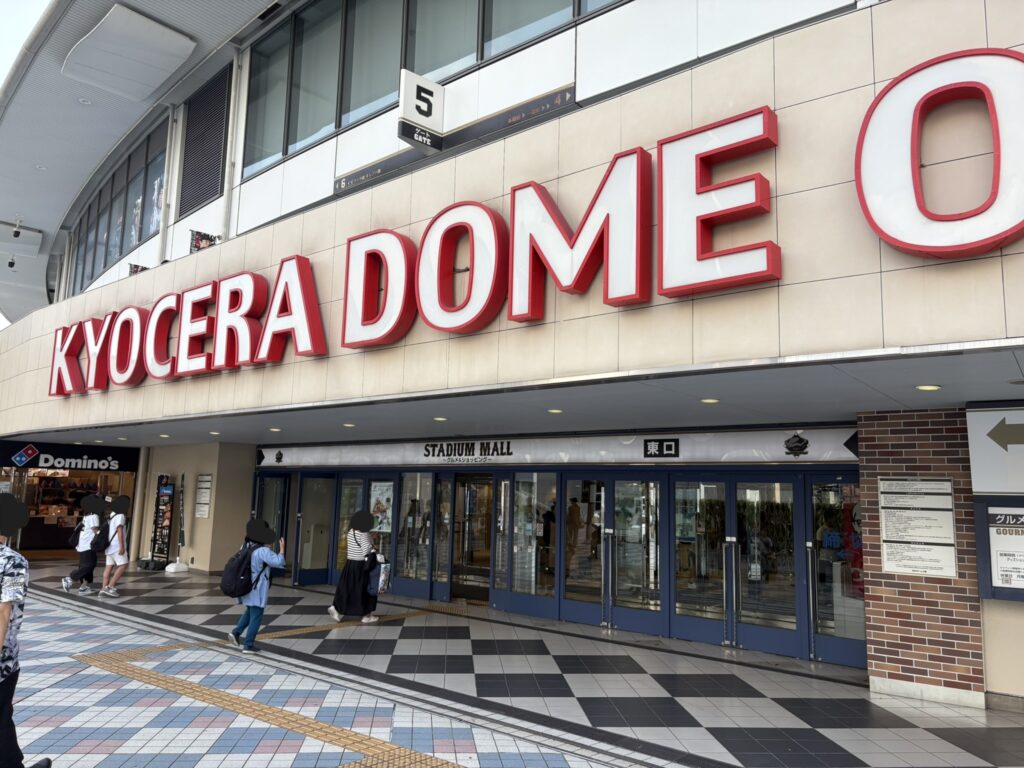 スタジアムモールの入口