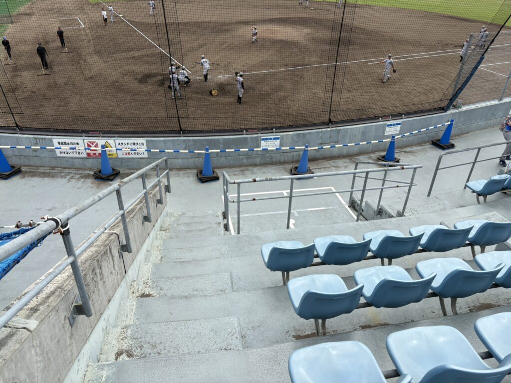 ナゴヤ球場の最前列