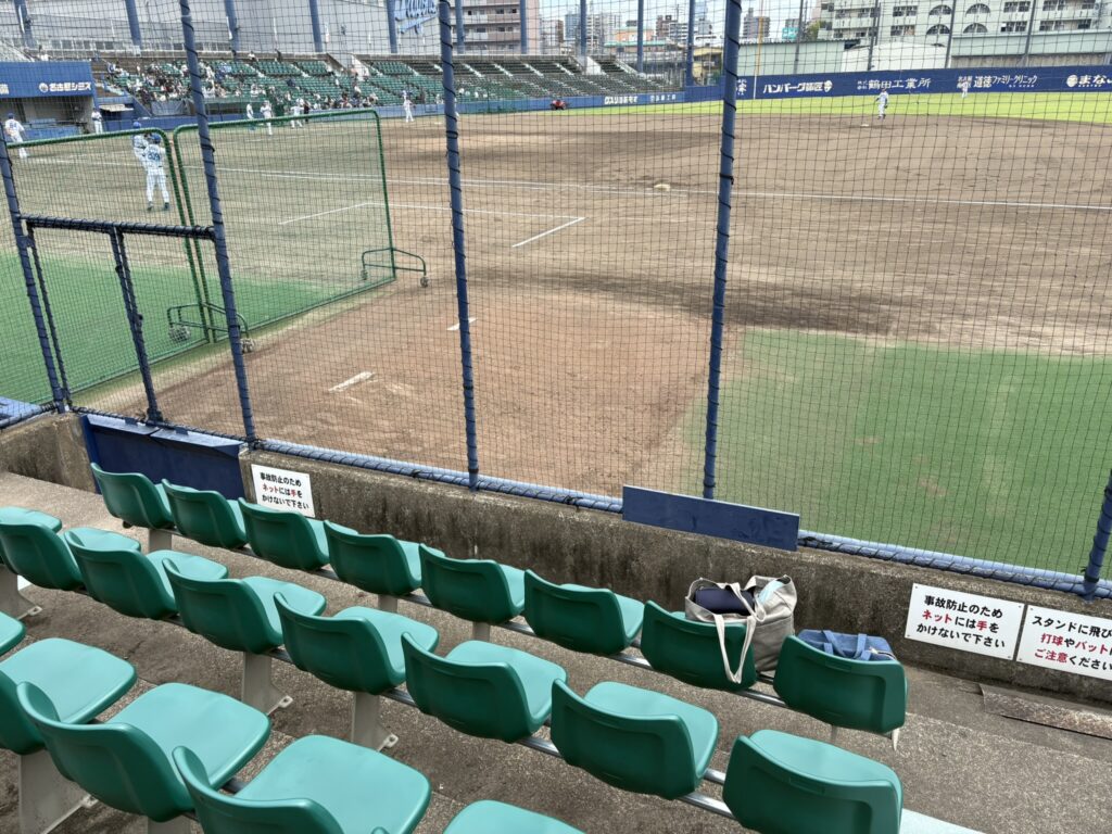 ナゴヤ球場のブルペン横
