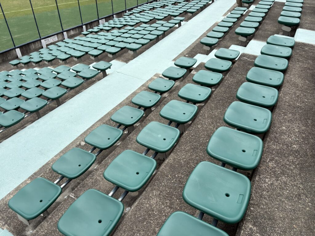 ナゴヤ球場の外野よりの椅子