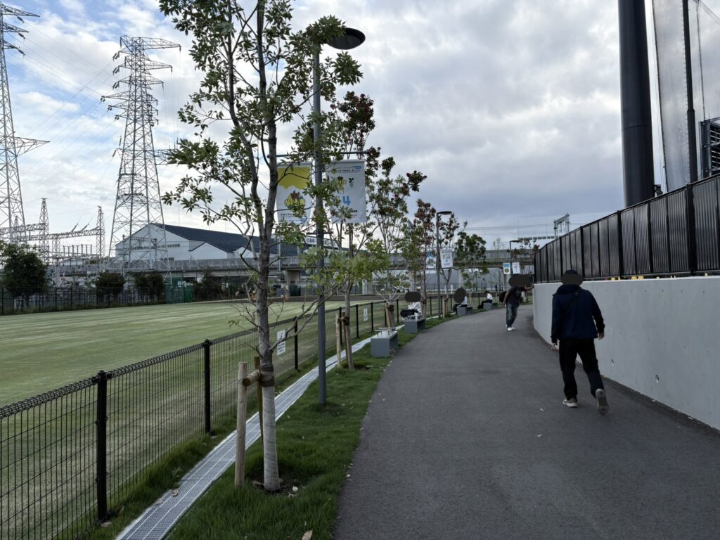 タイガース練習場横の通路