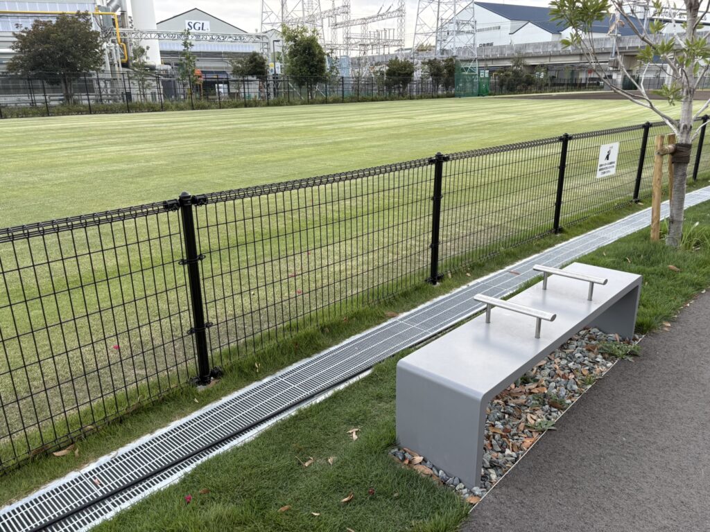 タイガース練習場横の通路