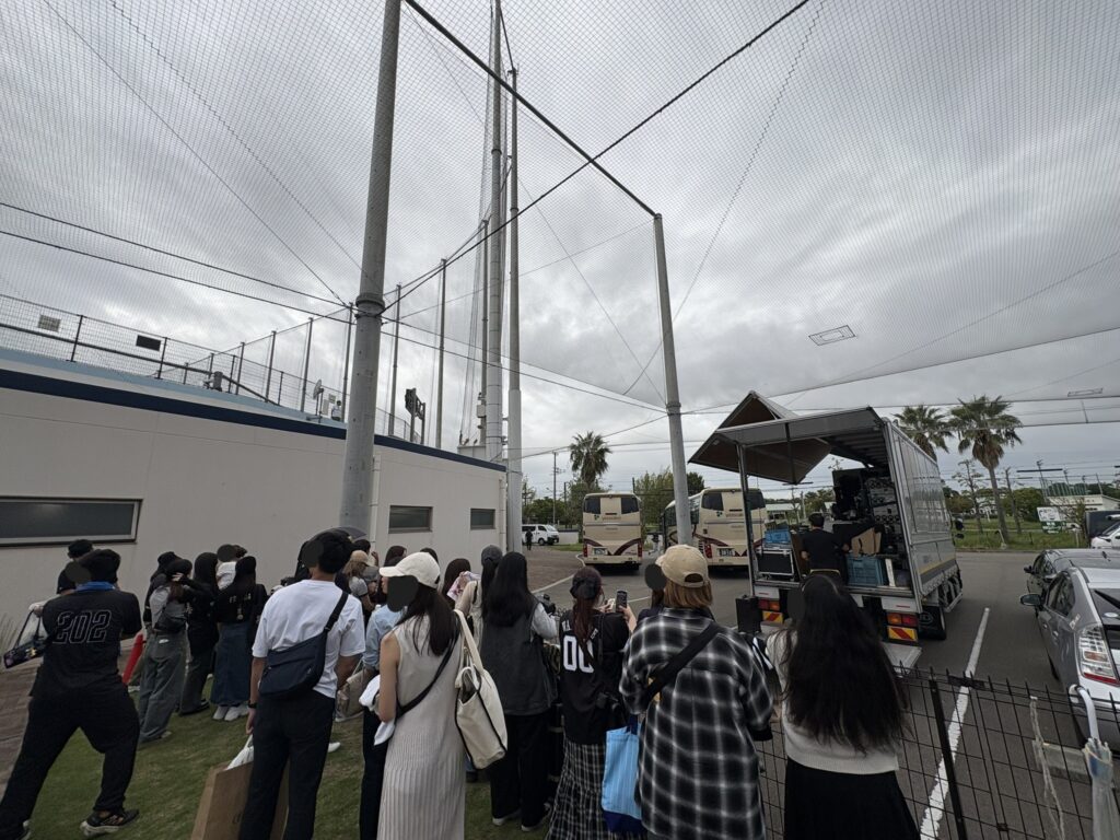 杉本商事バファローズスタジアム舞洲ビジターのサイン待ち