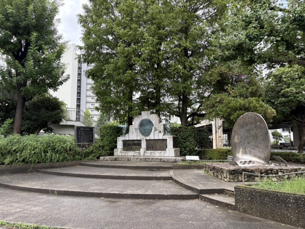 南極探検記念碑