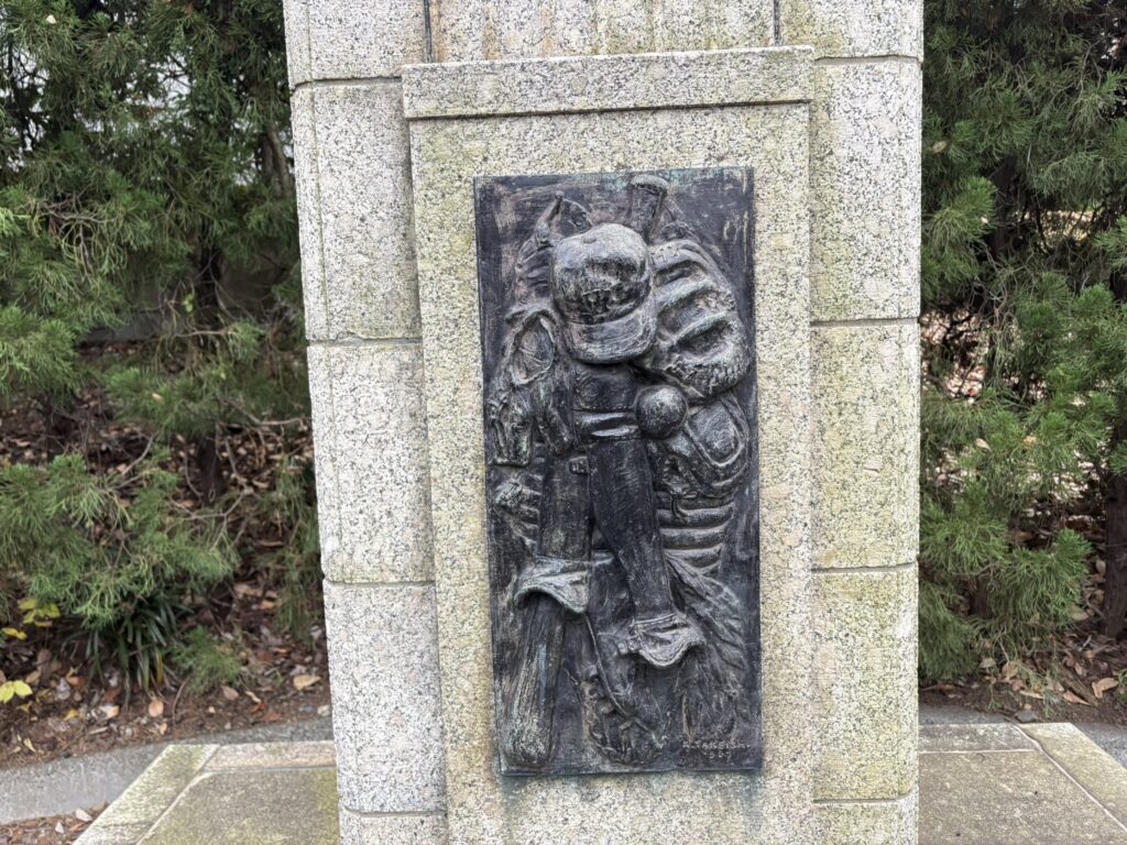 戸塚球場記念碑アップ