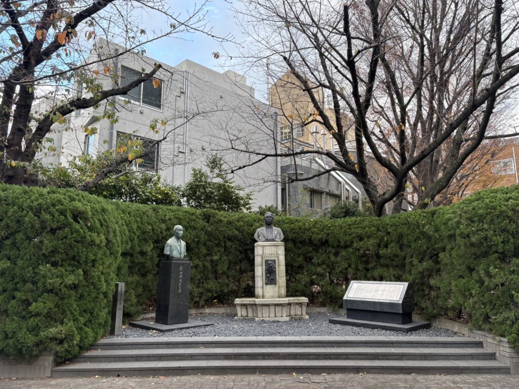 戸塚球場記念碑