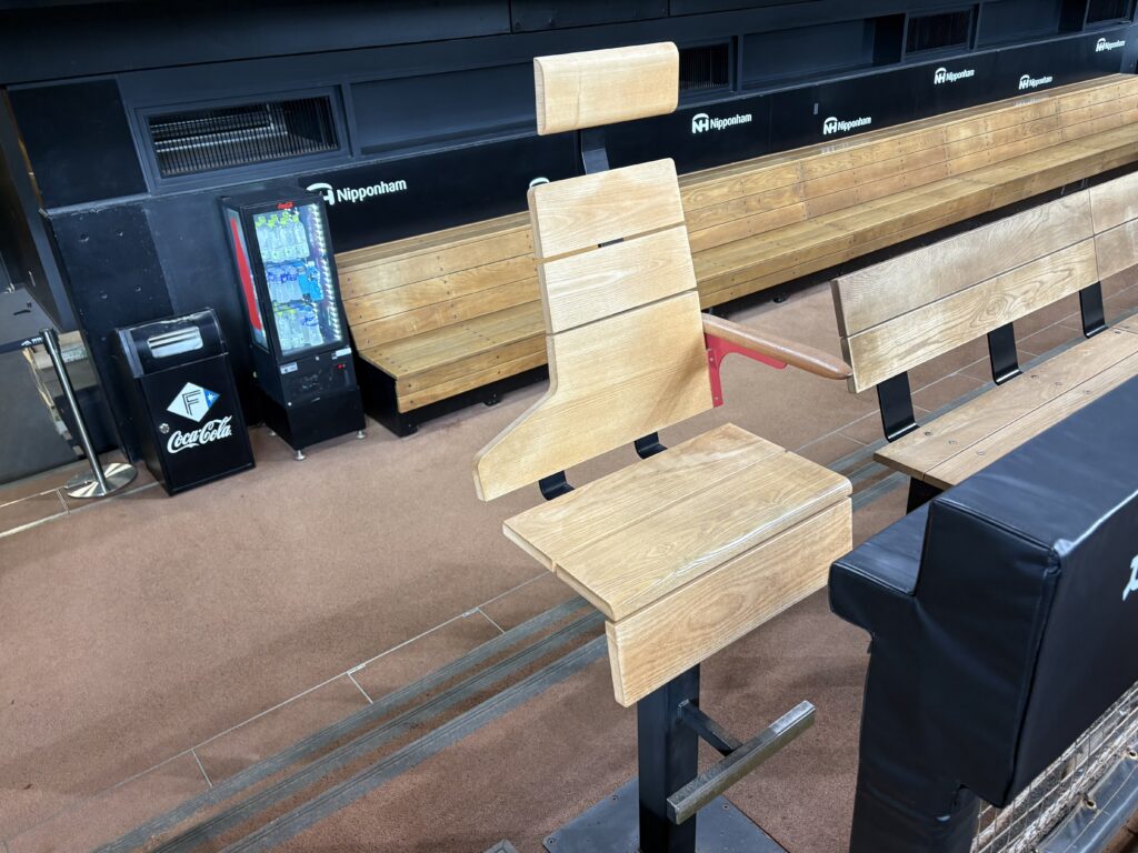 エスコン監督席