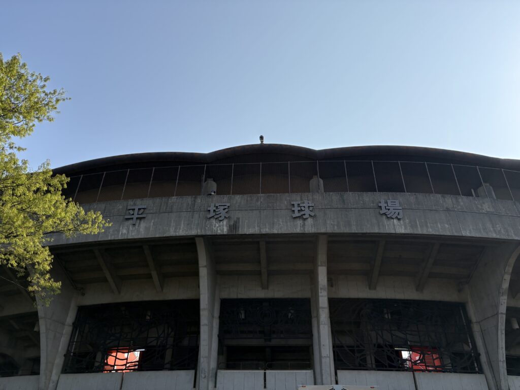 平塚球場正面
