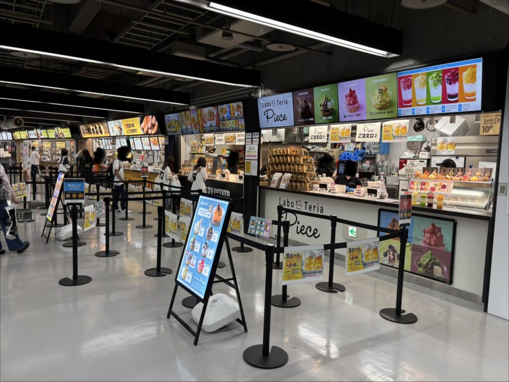 東京ドームのコンコース