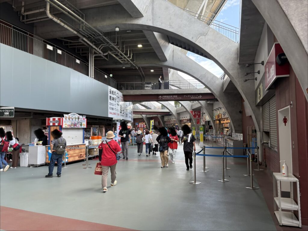 マツダスタジアムコンコース