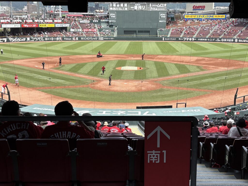 バックネット裏下段マツダスタジアム
