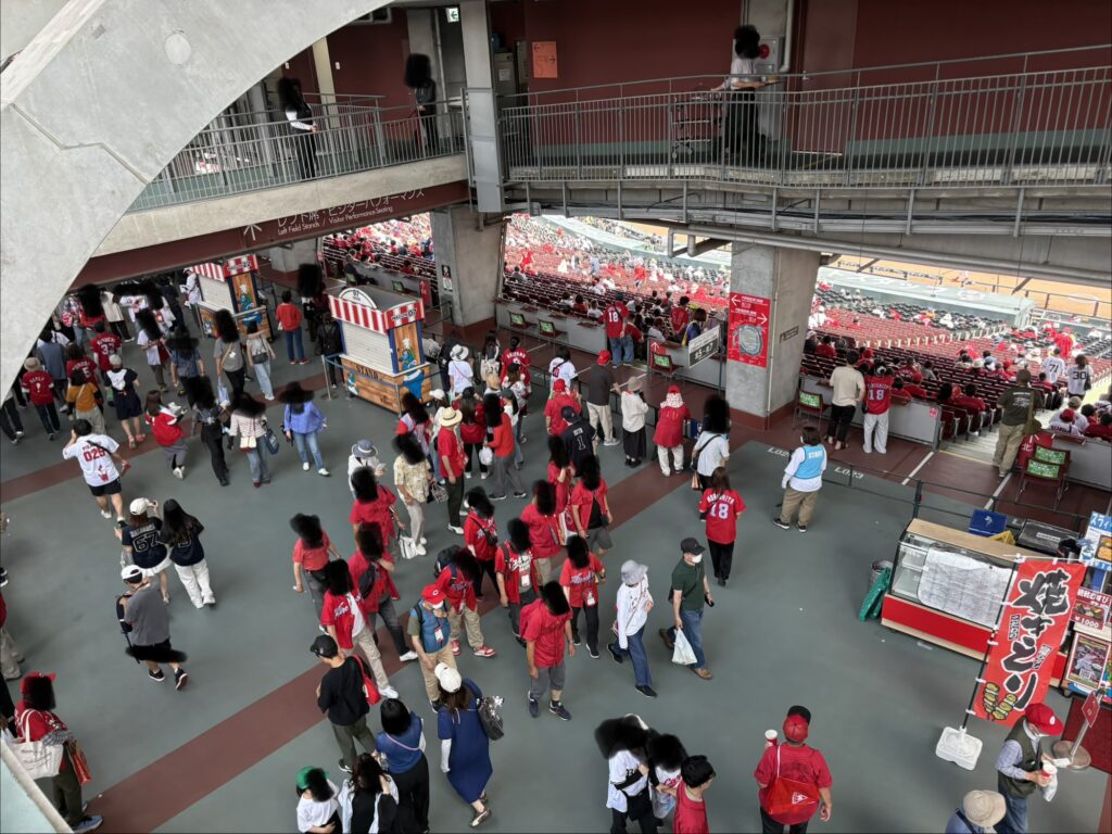 マツダスタジアムコンコース