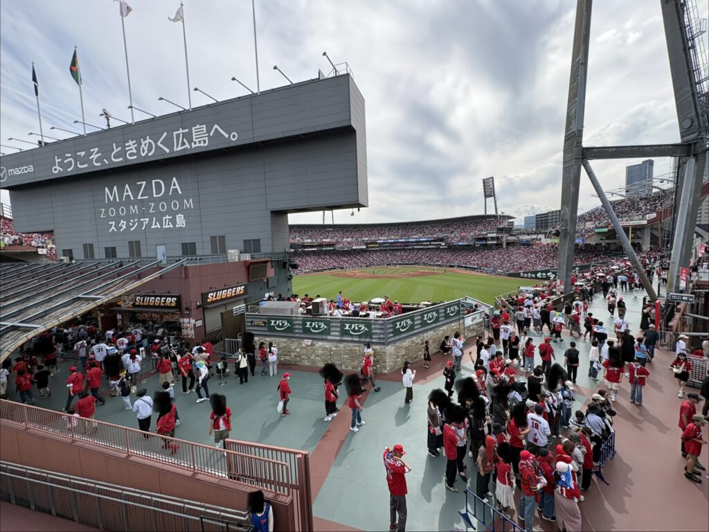 マツダスタジアムコンコース外野