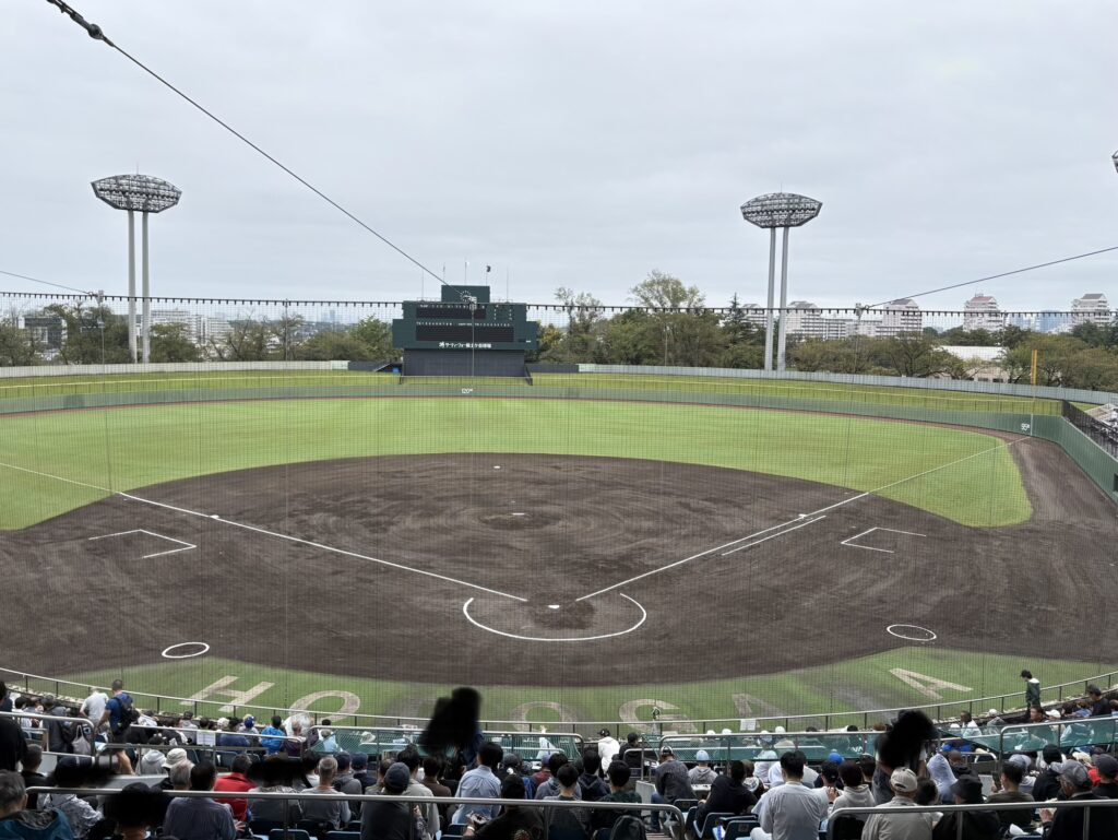 保土ヶ谷球場バックネット裏からの見え方