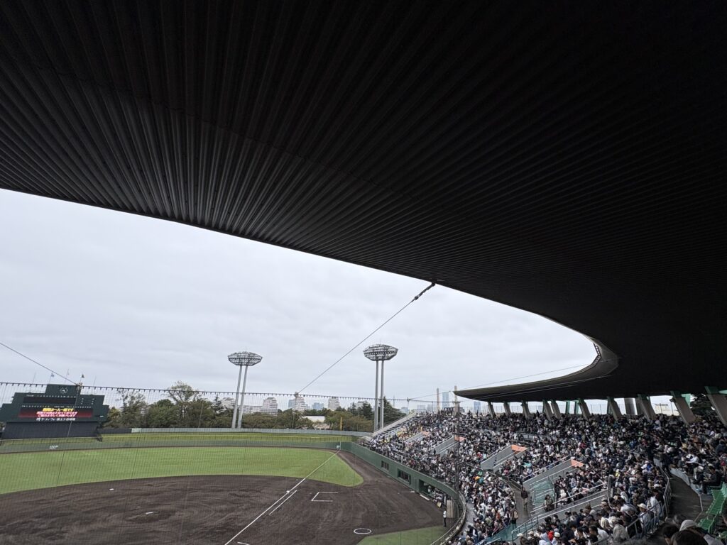 保土ヶ谷球場の屋根