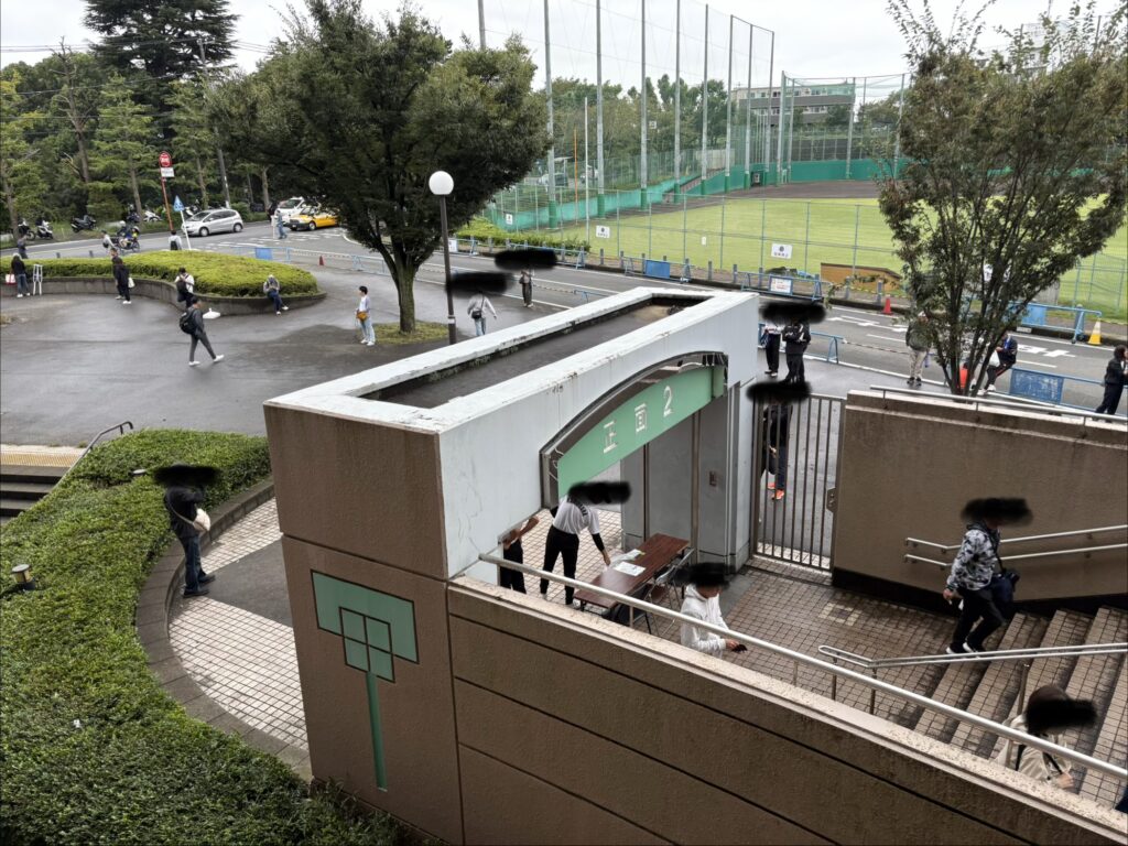 保土ヶ谷球場の入場口