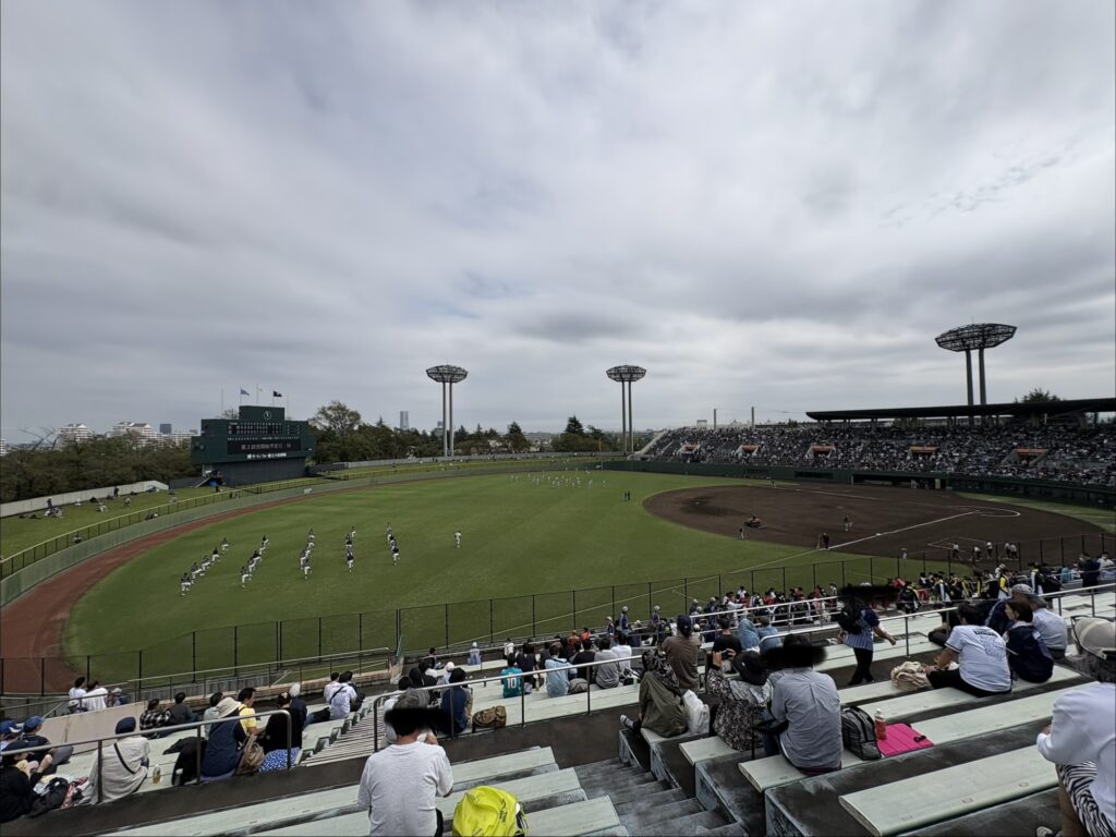 保土ヶ谷球場の内野席